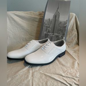 Men’s Dress Shoes, size 10.5 Bruno Marc white loafers.